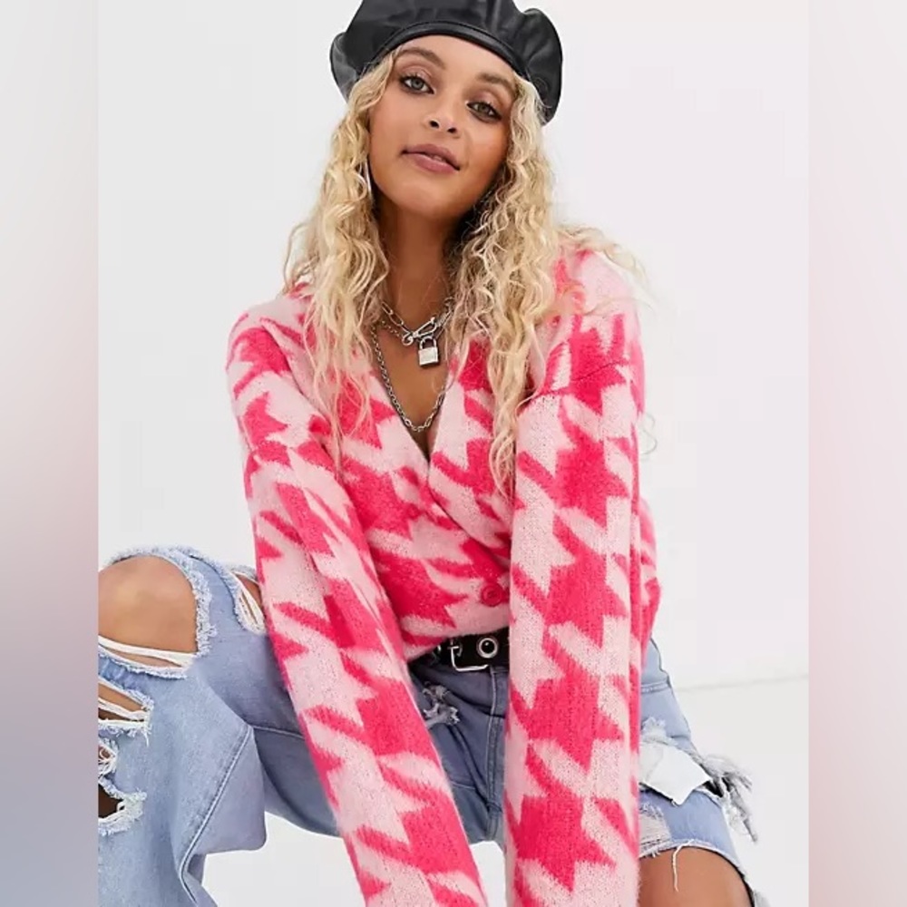 The Ragged Priest Oversized Cropped Cardigan in Pink Houndstooth